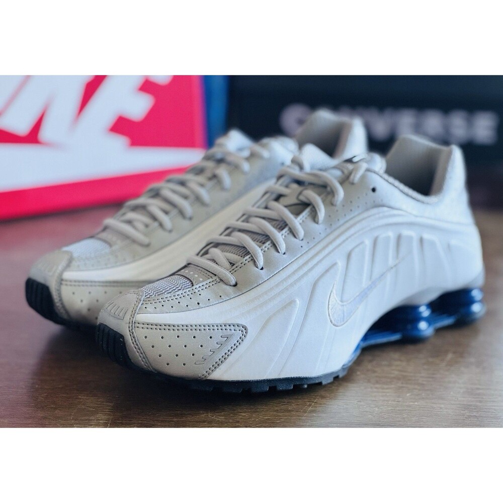 Men’s Size 9.5 Nike Shox R4 White Metallic Silver Royal Blue HQ1988-102 NIB
